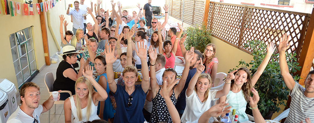 Iskolai medence Magániskolai medence