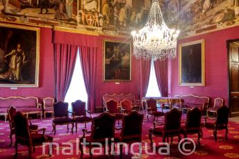 Tanácsterem egy palotában Vallettában