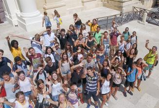 Diákok csoportja Vallettában