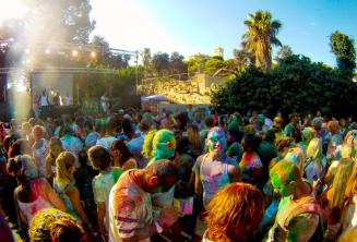 Holi színek party Máltán